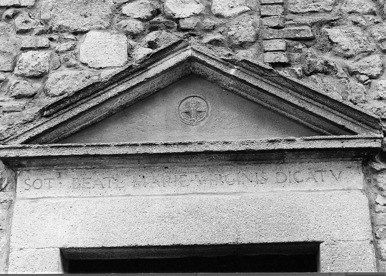 architrave di porta - bottega toscana (prima metà sec. XVII)