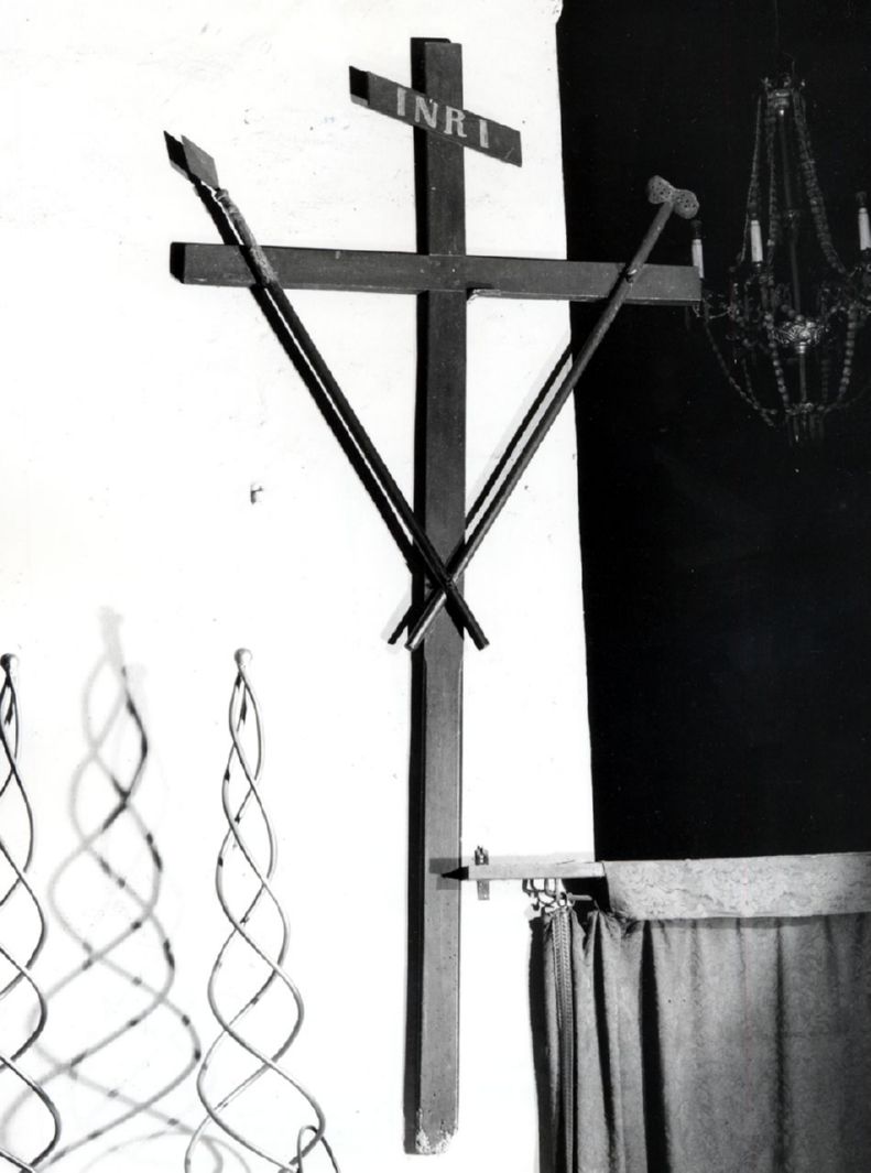 strumenti della passione (croce penitenziale) - bottega toscana (prima metà sec. XX)