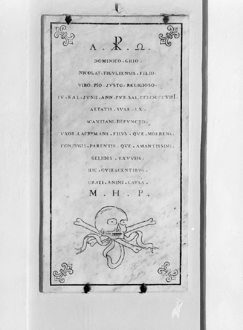 teschio (lapide tombale) - bottega toscana (primo quarto sec. XIX)