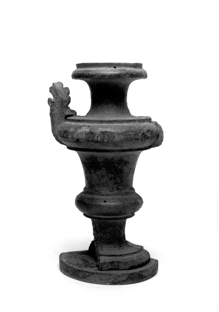 vaso d'altare con composizione floreale, serie - bottega toscana (seconda metà sec. XVIII)