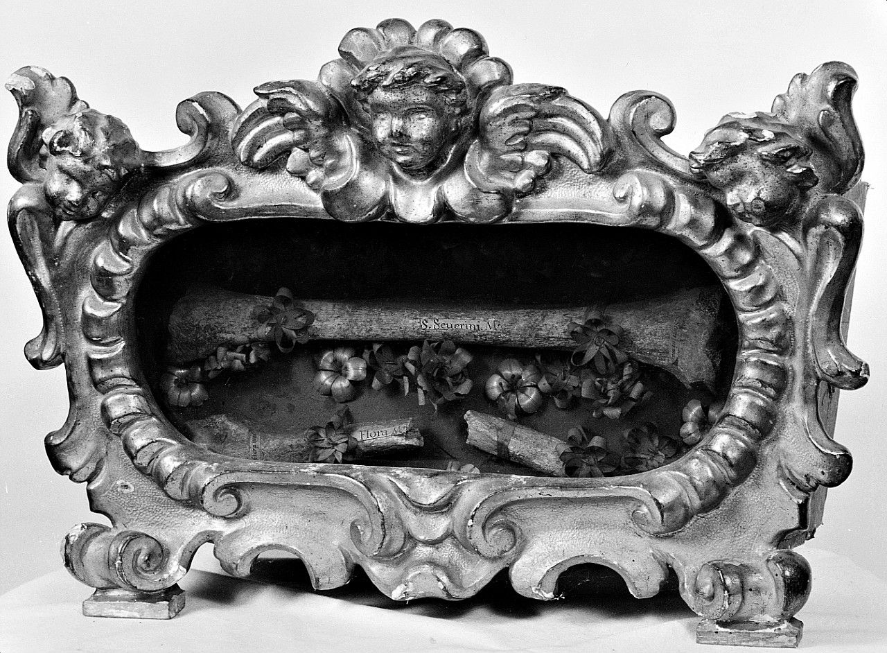 cherubini e motivi decorativi fitomorfi (reliquiario a teca) - bottega senese (seconda metà sec. XVIII)
