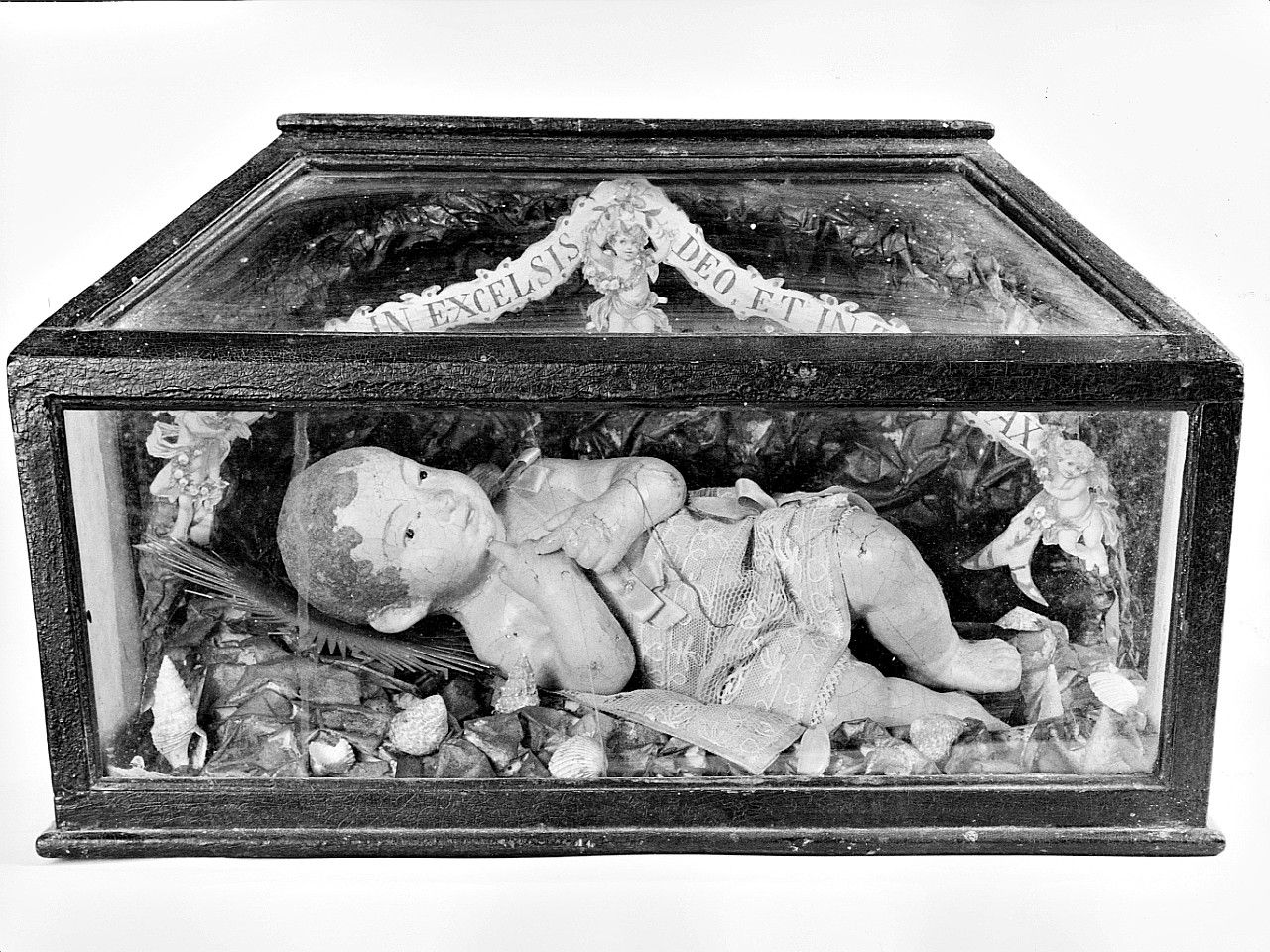 Gesù Bambino con angeli (statuetta devozionale) - bottega italiana (primo quarto sec. XX)