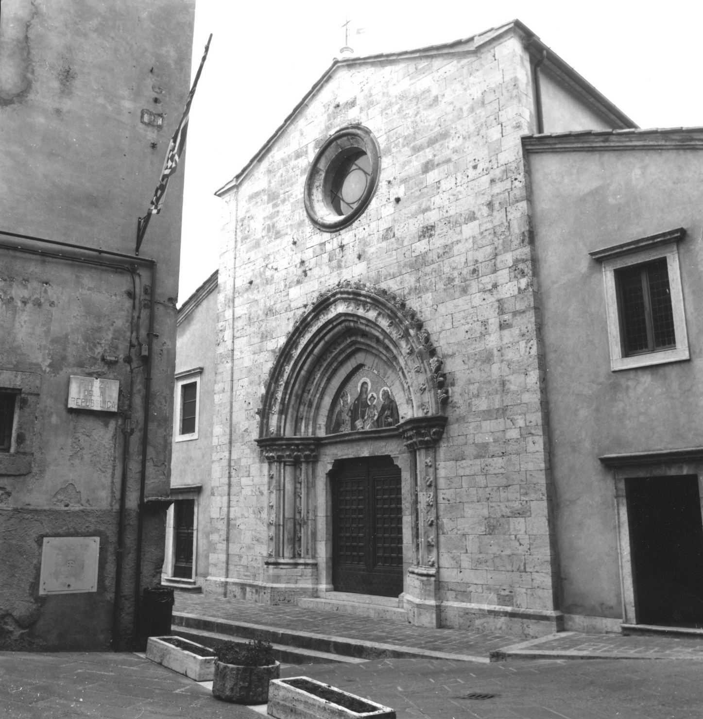 portale maggiore - bottega senese (sec. XX)