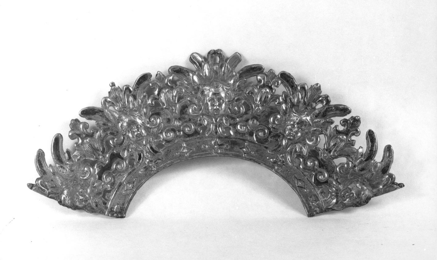 corona di immagine sacra, serie - produzione toscana (fine sec. XVII)