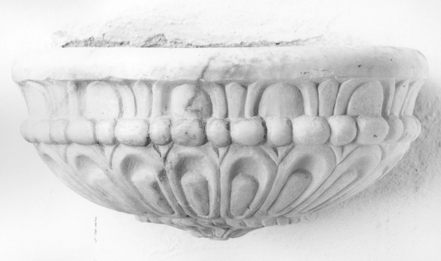 acquasantiera da parete - bottega toscana (sec. XVIII)