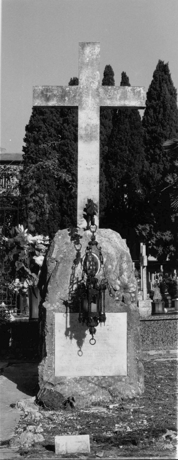 motivo decorativo floreale (monumento funebre) - bottega senese (sec. XX)