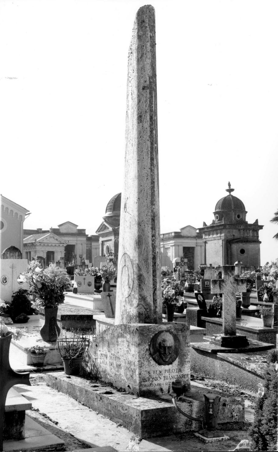 busto ritratto di Antonio Bianciardi (monumento funebre) di Corsini Fausto (sec. XX)
