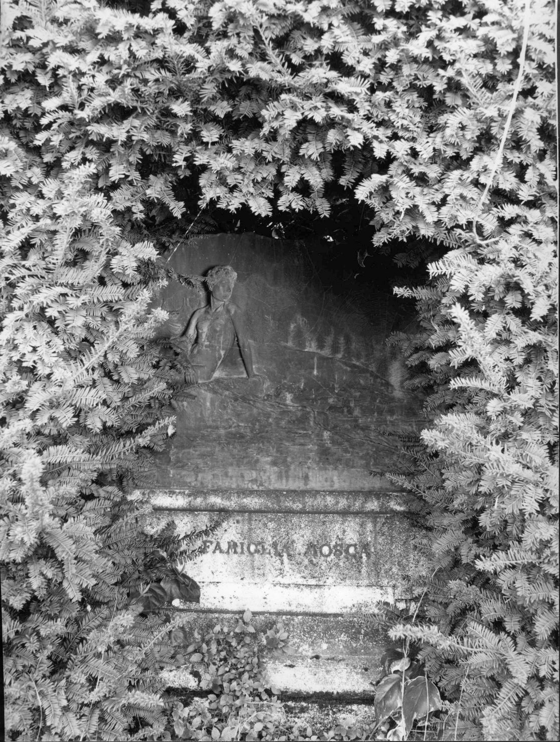 giovane nudo (monumento funebre) di Trapassi Ezio (sec. XX)