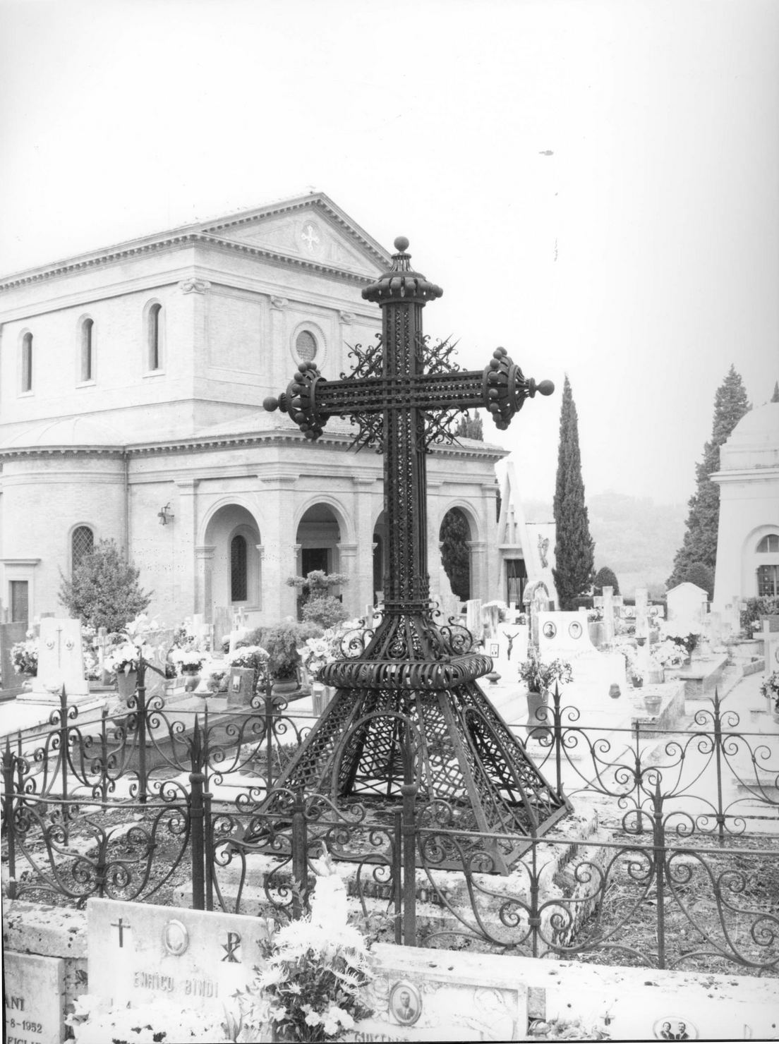 croce (monumento funebre) di Zalaffi Luciano (sec. XX)