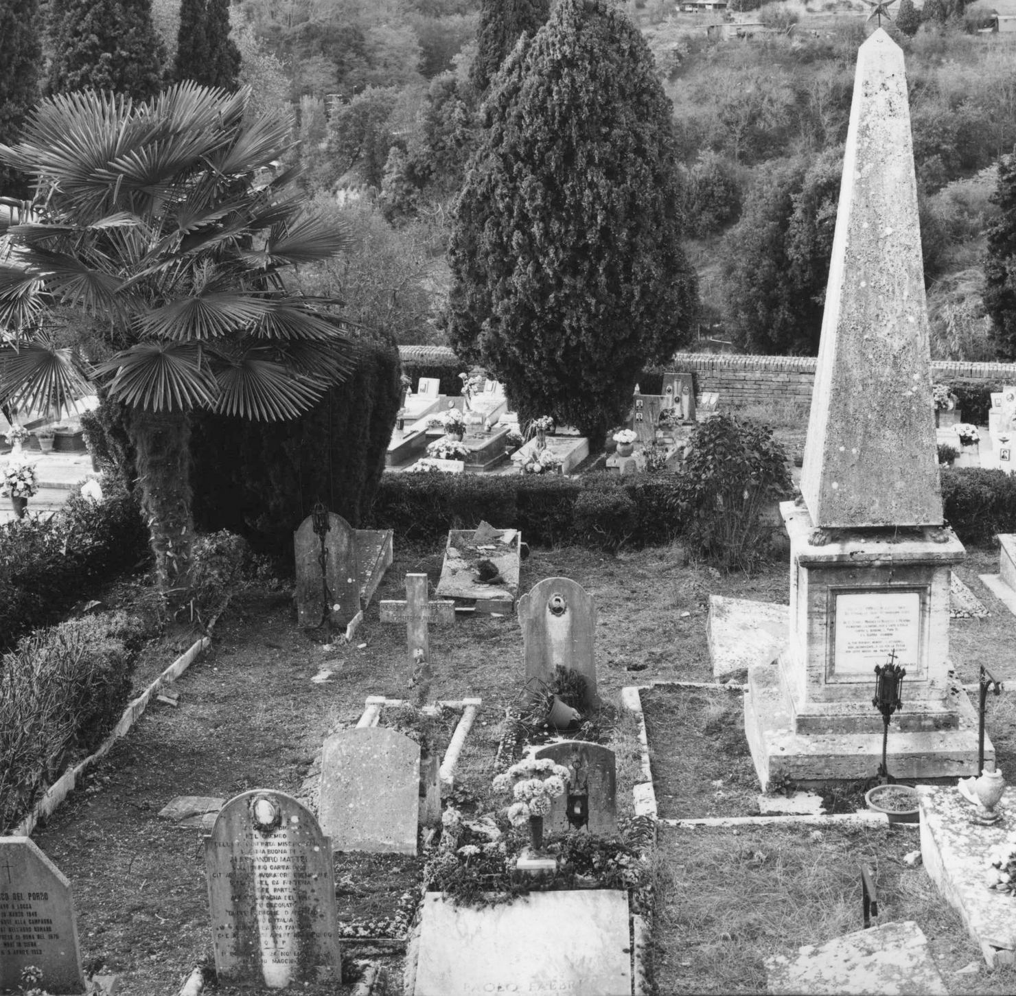 monumento funebre - produzione senese (sec. XX)