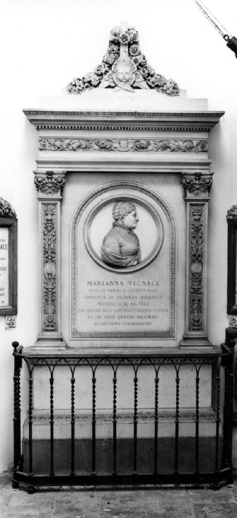 busto ritratto di Marianna Vignale (monumento funebre) di Sarrocchi Tito (sec. XIX)