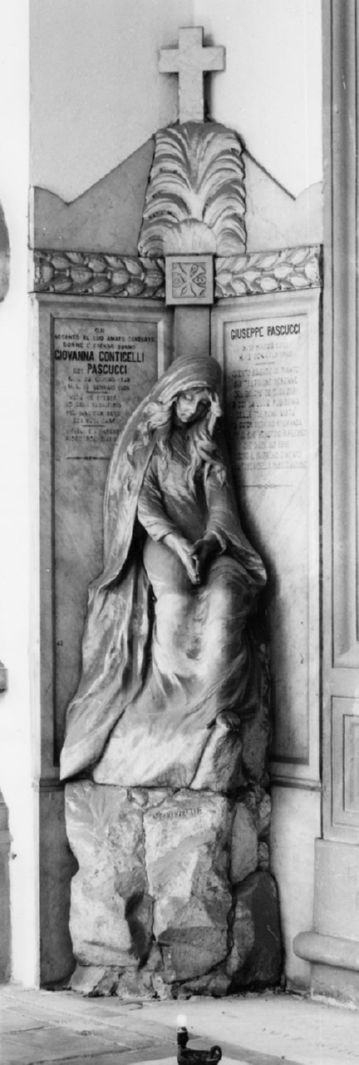 figura femminile seduta (monumento funebre) di Lorenzetti A (sec. XX)