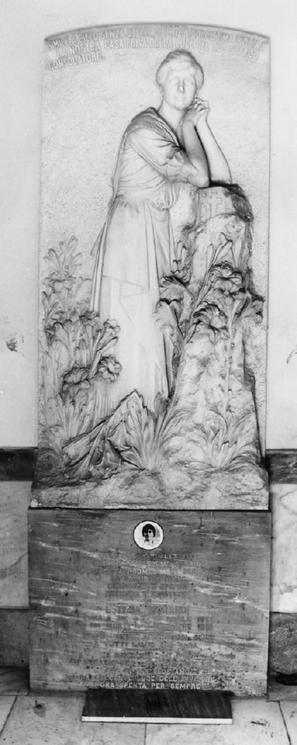 busto ritratto di Letizia Morandi (monumento funebre) di Trapassi Ezio (sec. XX)