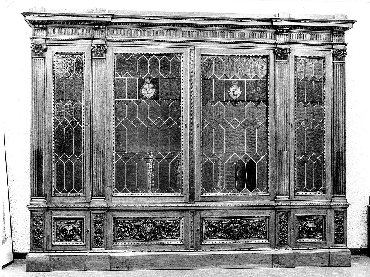 stemma della contrada del Bruco (vetrina, opera isolata) - bottega senese (metà sec. XX)