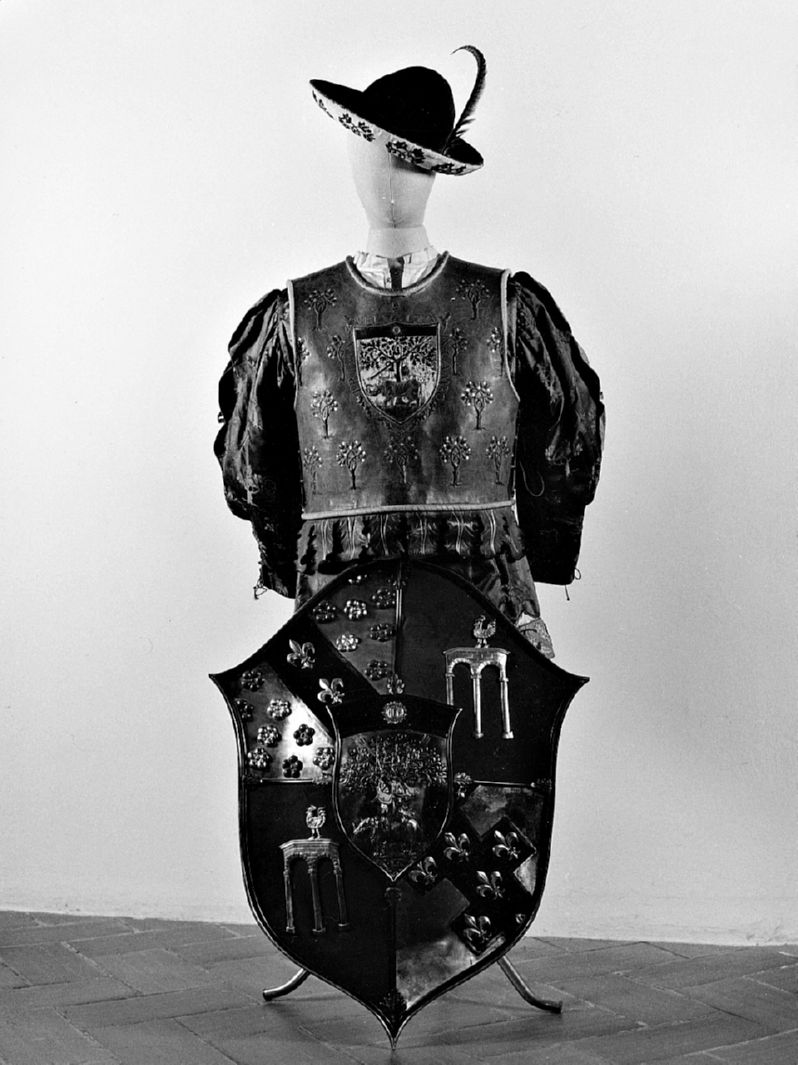 stemma della contrada della Selva (montura - da palafreniere, elemento d'insieme) - manifattura toscana (sec. XX)