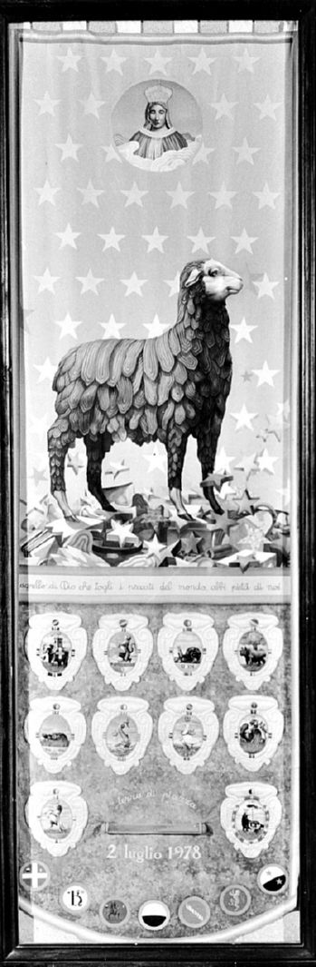 Madonna di Provenzano, agnello di Dio (palio) di Tanganelli Marco Antonio (sec. XX)