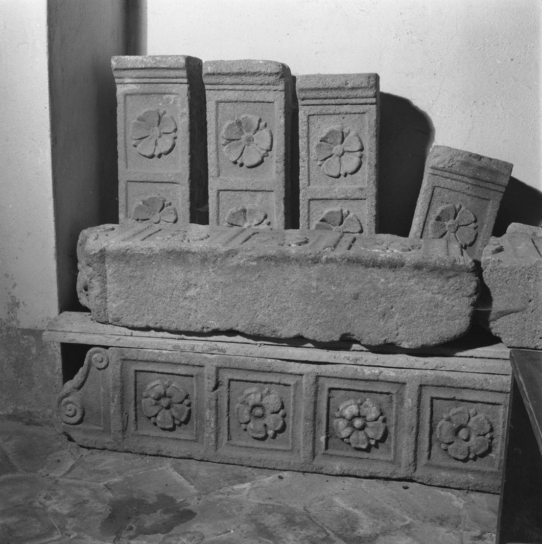 decorazione plastica, serie - bottega toscana (secc. XVI/ XVII)