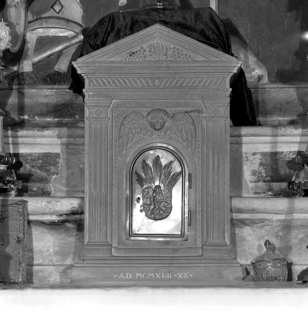 pellicano che imbocca i piccoli nel nido (ciborio) - bottega toscana (prima metà sec. XX)