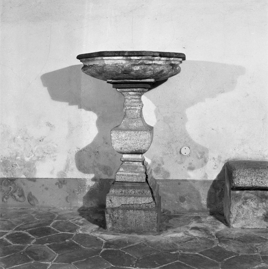 acquasantiera - bottega toscana (sec. XVI)