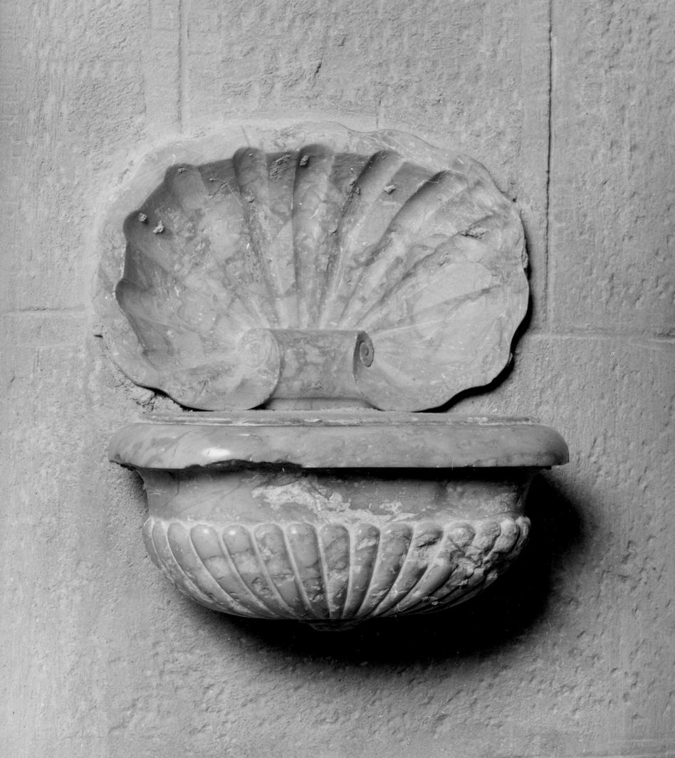 acquasantiera - a conchiglia - bottega toscana (sec. XVII)
