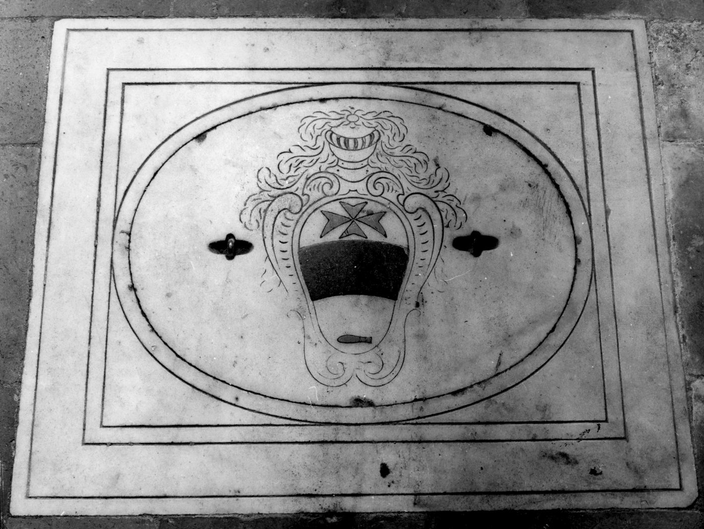 stemma gentilizio di Michele Venerosi Pesciolini (lastra tombale) - bottega italiana (prima metà sec. XVII)