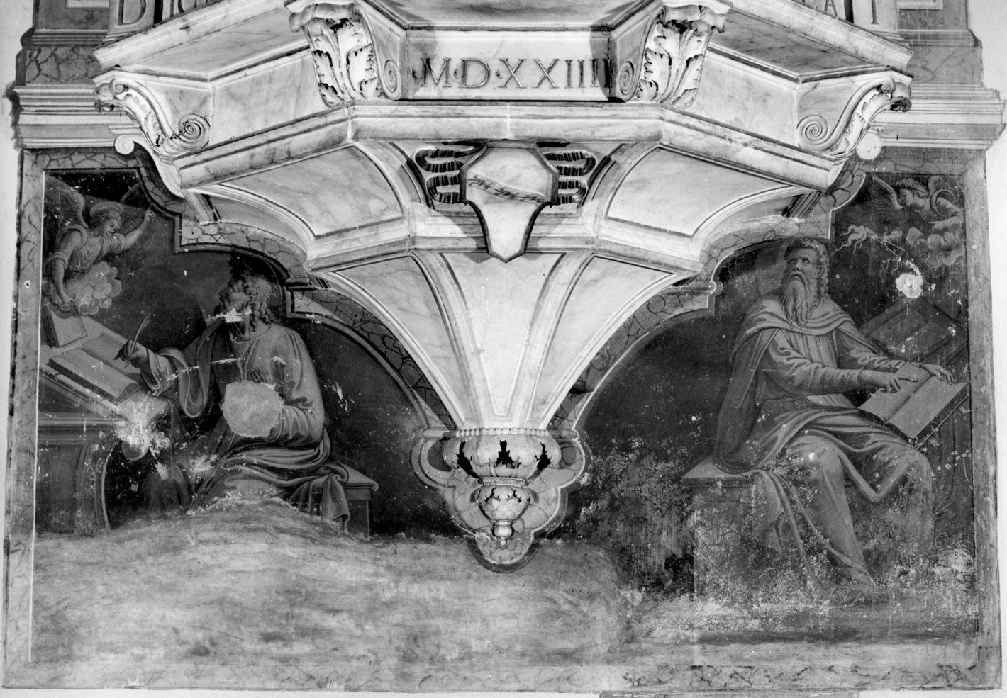 crocifissione di Cristo con San Nicola da Tolentino e Sant'Agostino (dipinto) di Tamagni Vincenzo (attribuito) (sec. XVI)