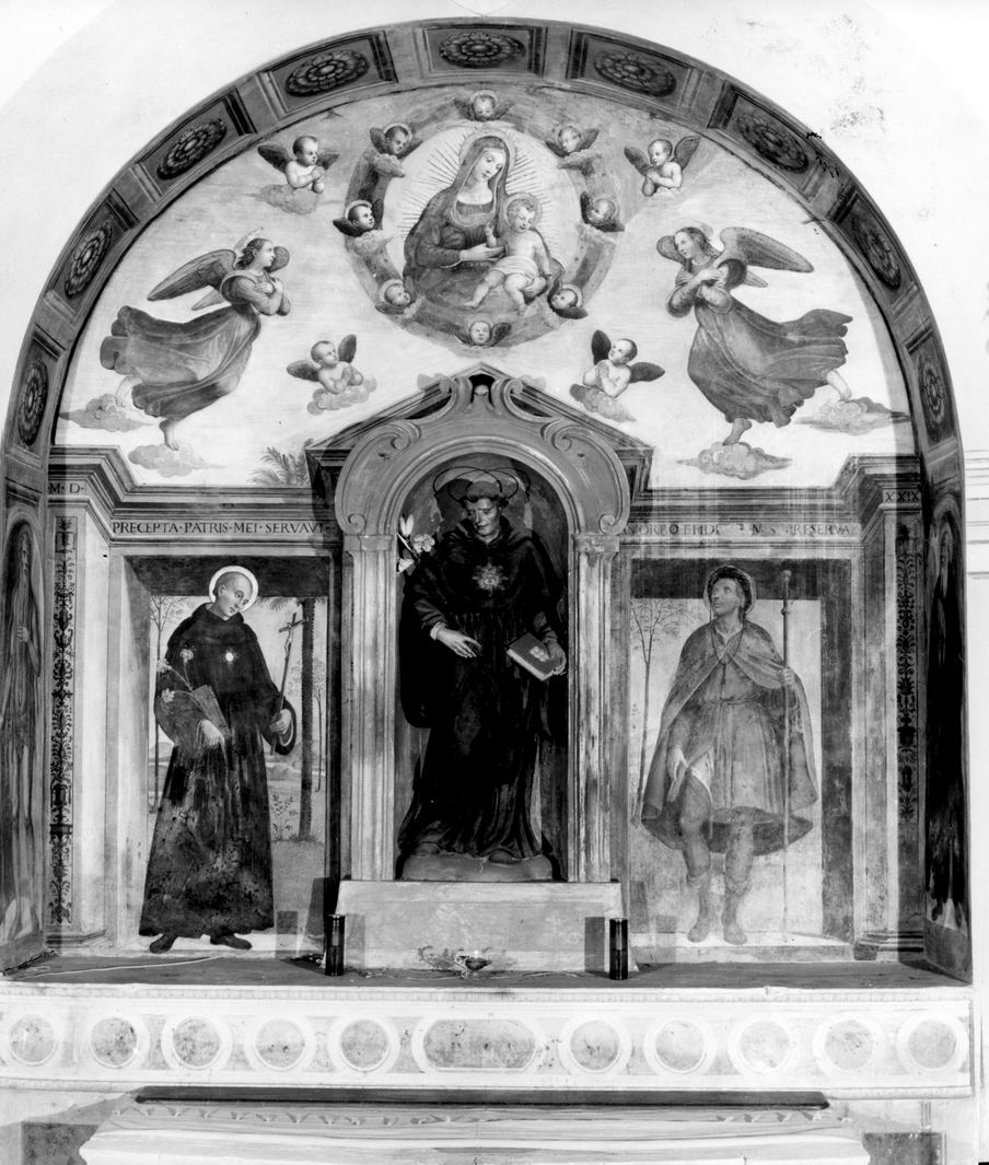 Madonna con Bambino, San Nicola da Tolentino e San Rocco (dipinto) di Tamagni Vincenzo (sec. XVI)