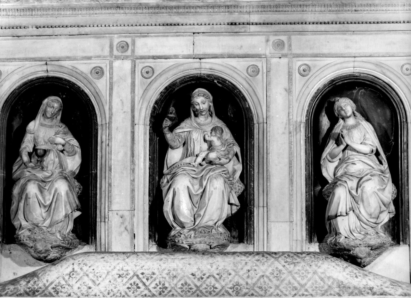 episodi della vita del Beato Bartolo (tomba) di Benedetto di Leonardo detto Benedetto da Maiano (attribuito) (sec. XV)