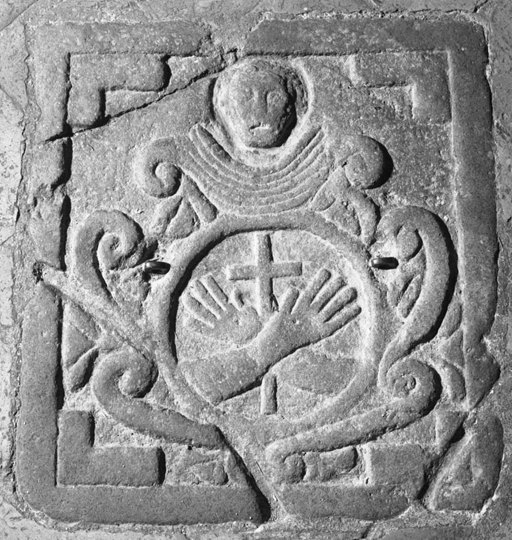 stemma dell'Ordine francescano (lastra tombale) - bottega toscana (sec. XVII)