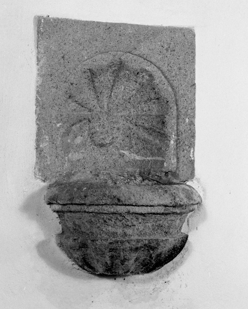 acquasantiera da parete - bottega amiatina (seconda metà sec. XVII)