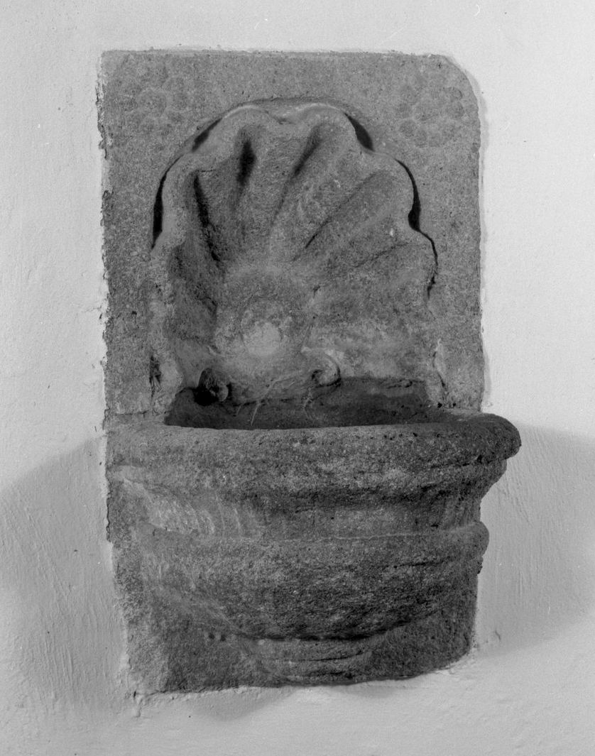 acquasantiera da parete - bottega amiatina (seconda metà sec. XVII)