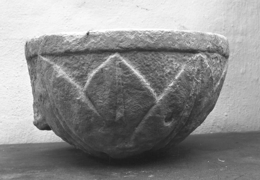 acquasantiera - bottega toscana (secc. XIV/ XV)