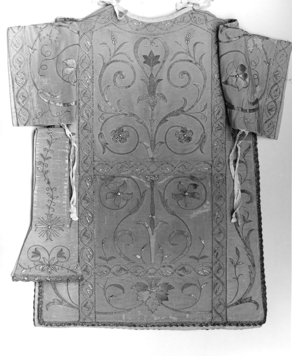 motivi decorativi vegetali (tunicella, elemento d'insieme) - manifattura toscana (seconda metà sec. XIX)