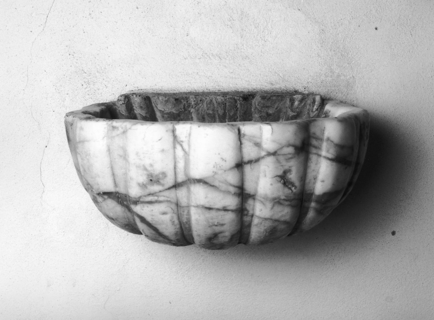 acquasantiera da parete - bottega toscana (prima metà sec. XIX)