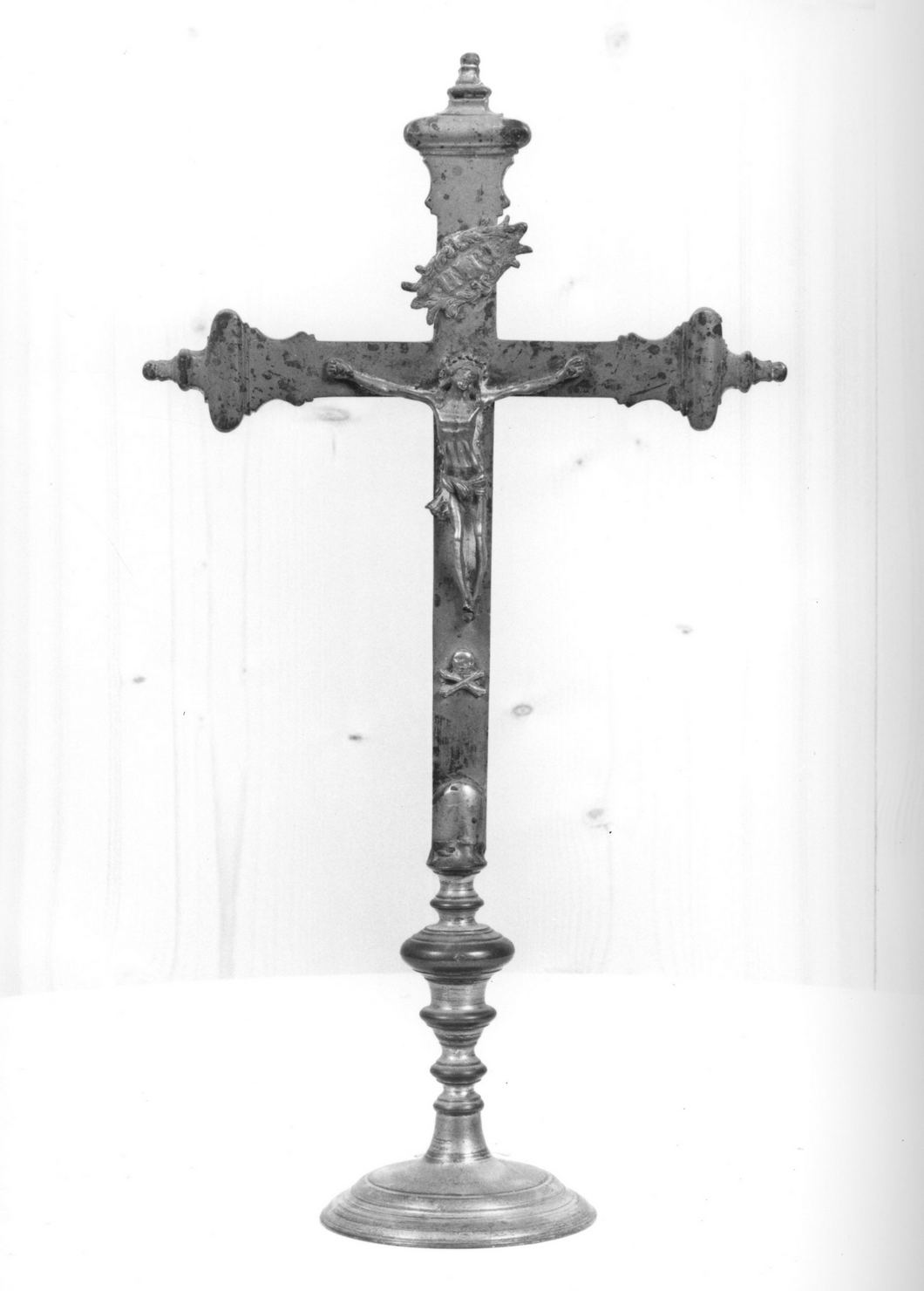 Cristo crocifisso (croce d'altare) - manifattura toscana (seconda metà sec. XIX)