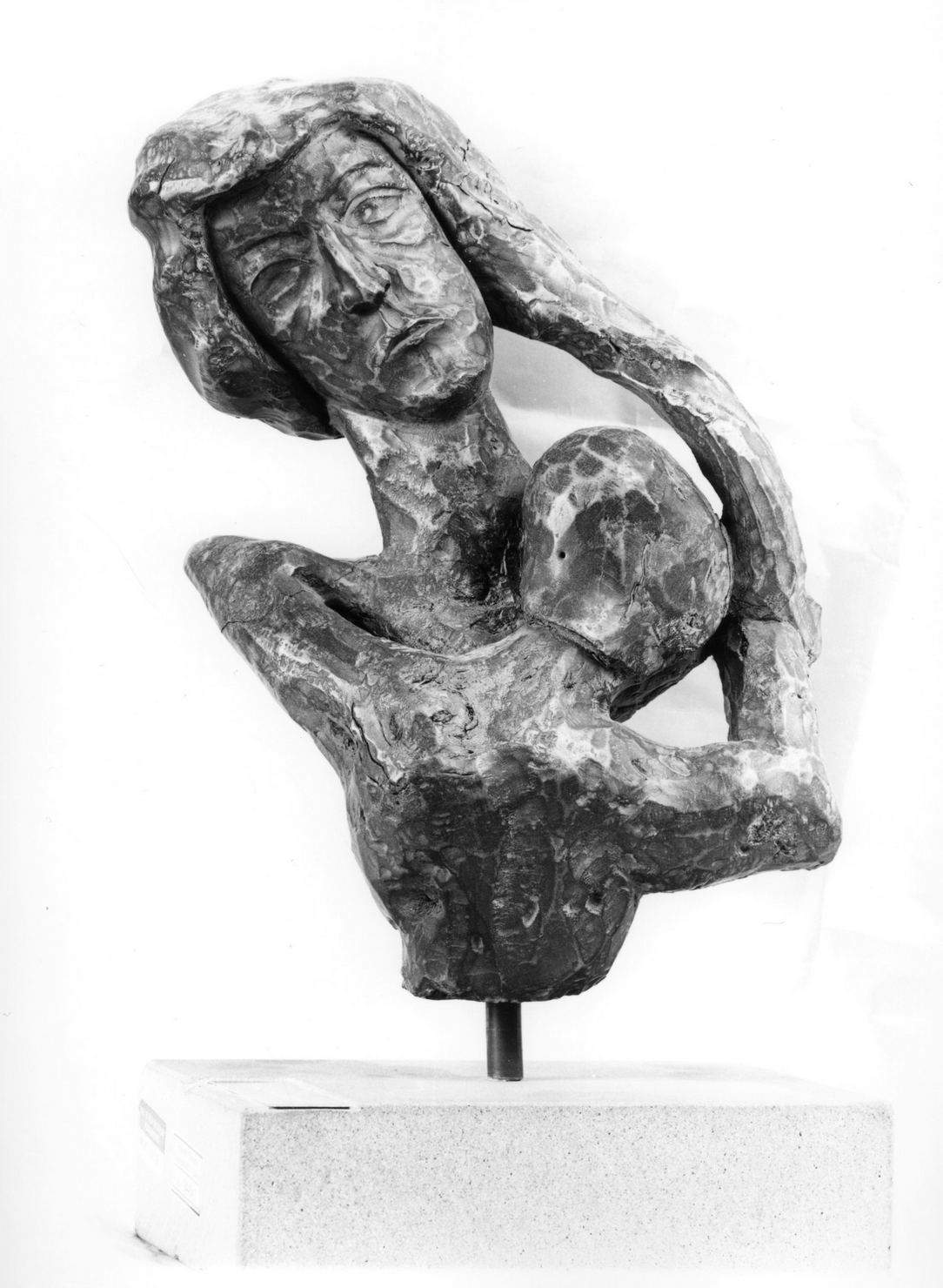 madre con bambino (scultura) di Bandinelli G (ultimo quarto sec. XX)