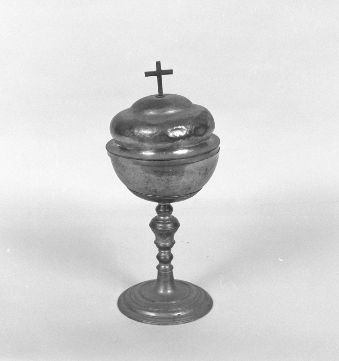 pisside - bottega toscana (prima metà sec. XVIII)