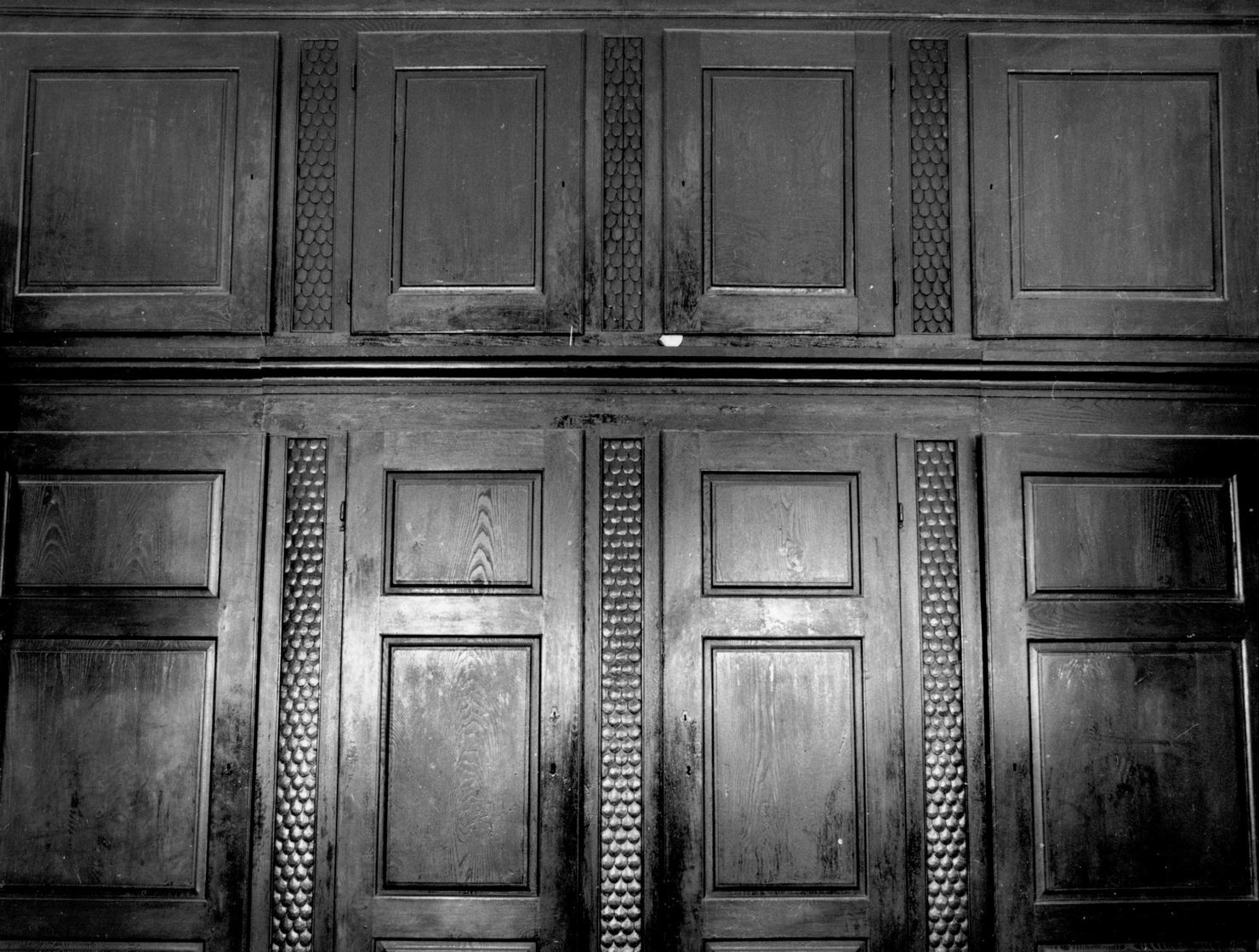 armadio - a muro - bottega amiatina (inizio sec. XX)