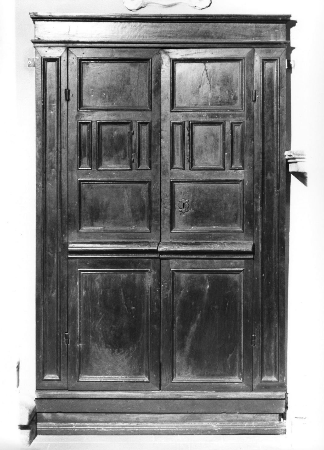 armadio - a muro, serie - bottega amiatina (sec. XVIII)