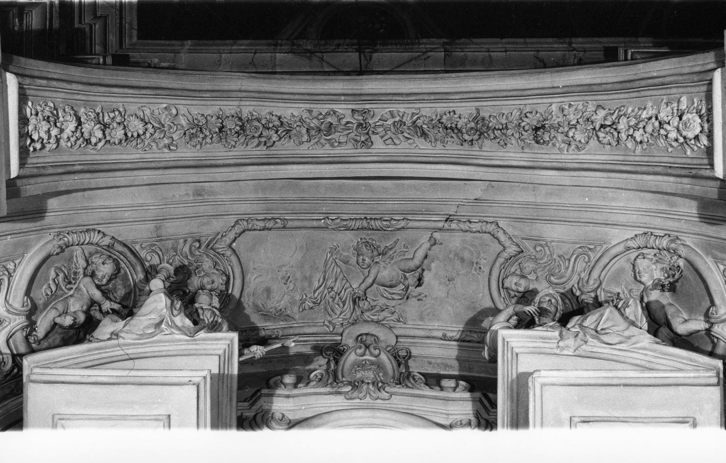 decorazione plastica, elemento d'insieme - bottega amiatina (sec. XVII)