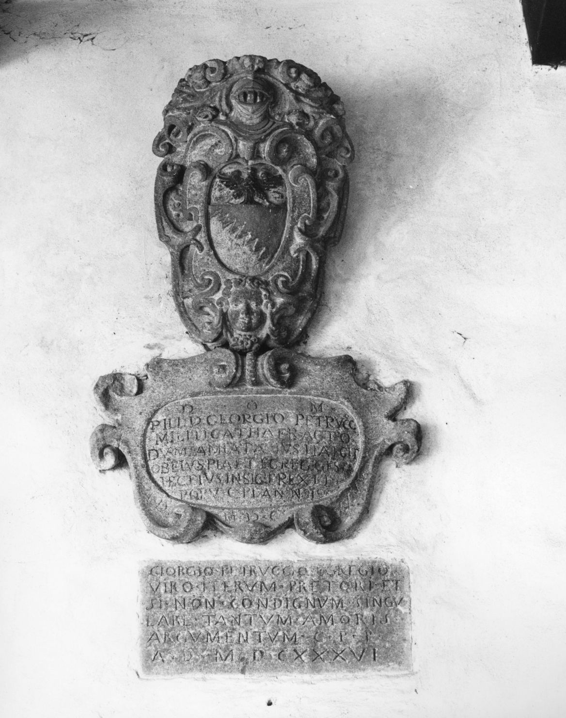 stemma gentilizio di Giorgio Petrucci (lapide celebrativa, elemento d'insieme) - bottega senese (sec. XVII)