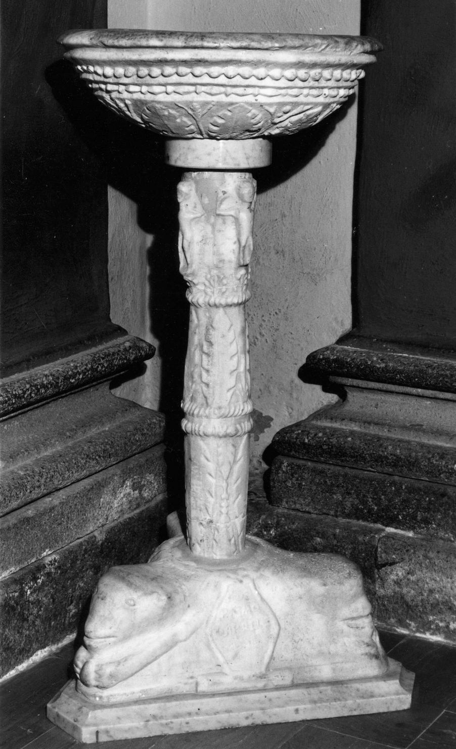 acquasantiera - a fusto, opera isolata - ambito senese (seconda metà sec. XV)