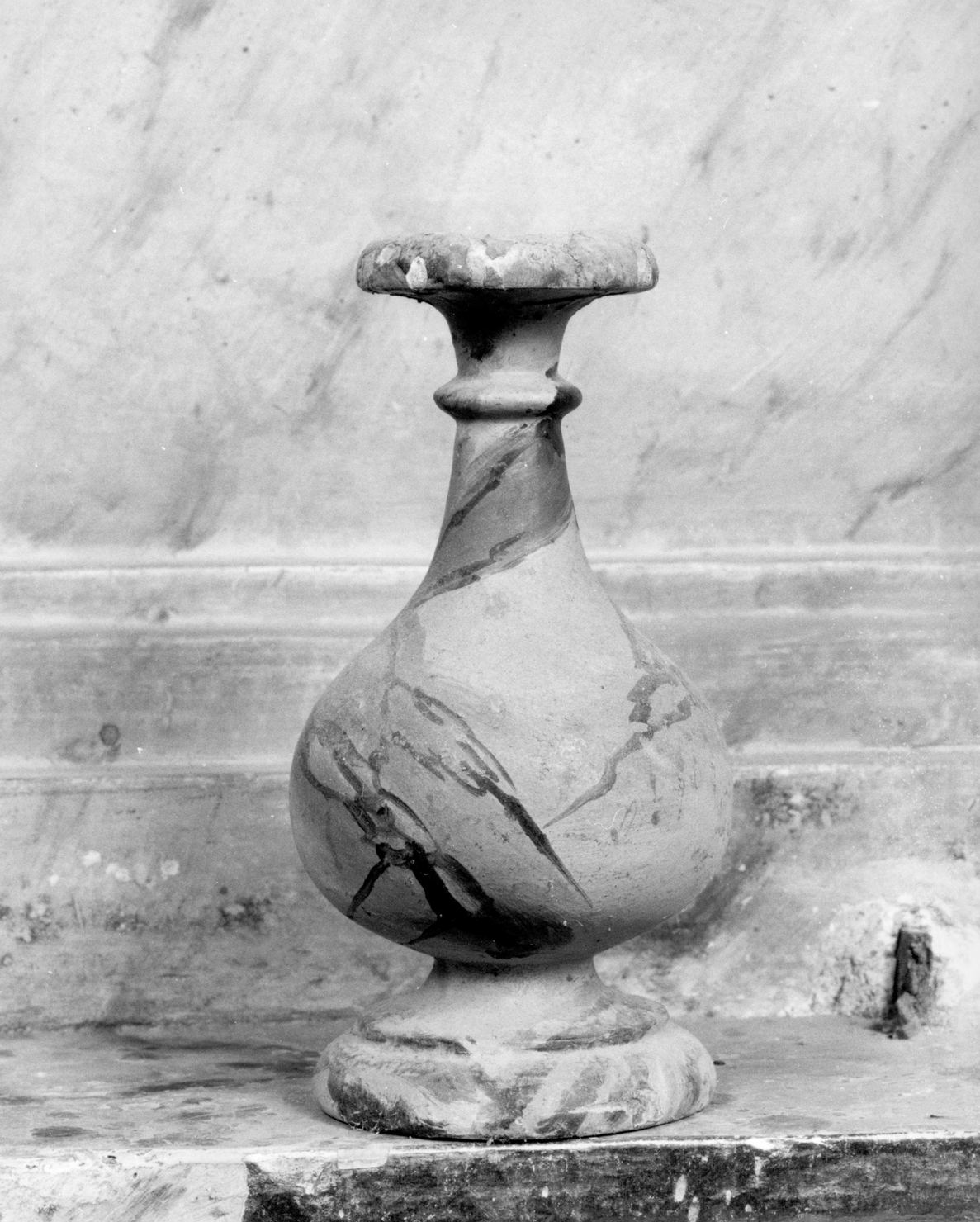 vaso d'altare con composizione floreale, serie - bottega toscana (sec. XIX)