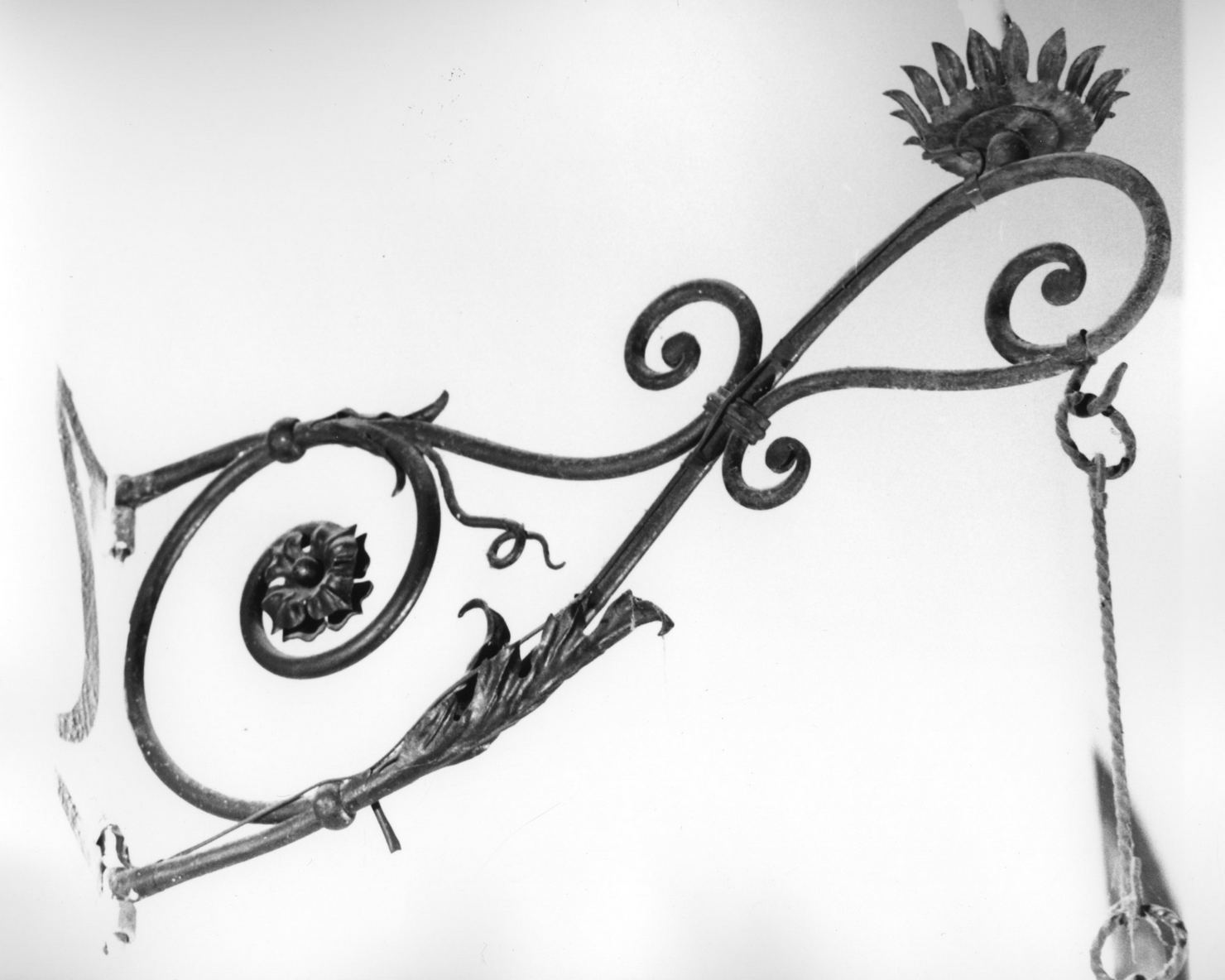 candeliere da parete, serie - bottega toscana (prima metà sec. XX)