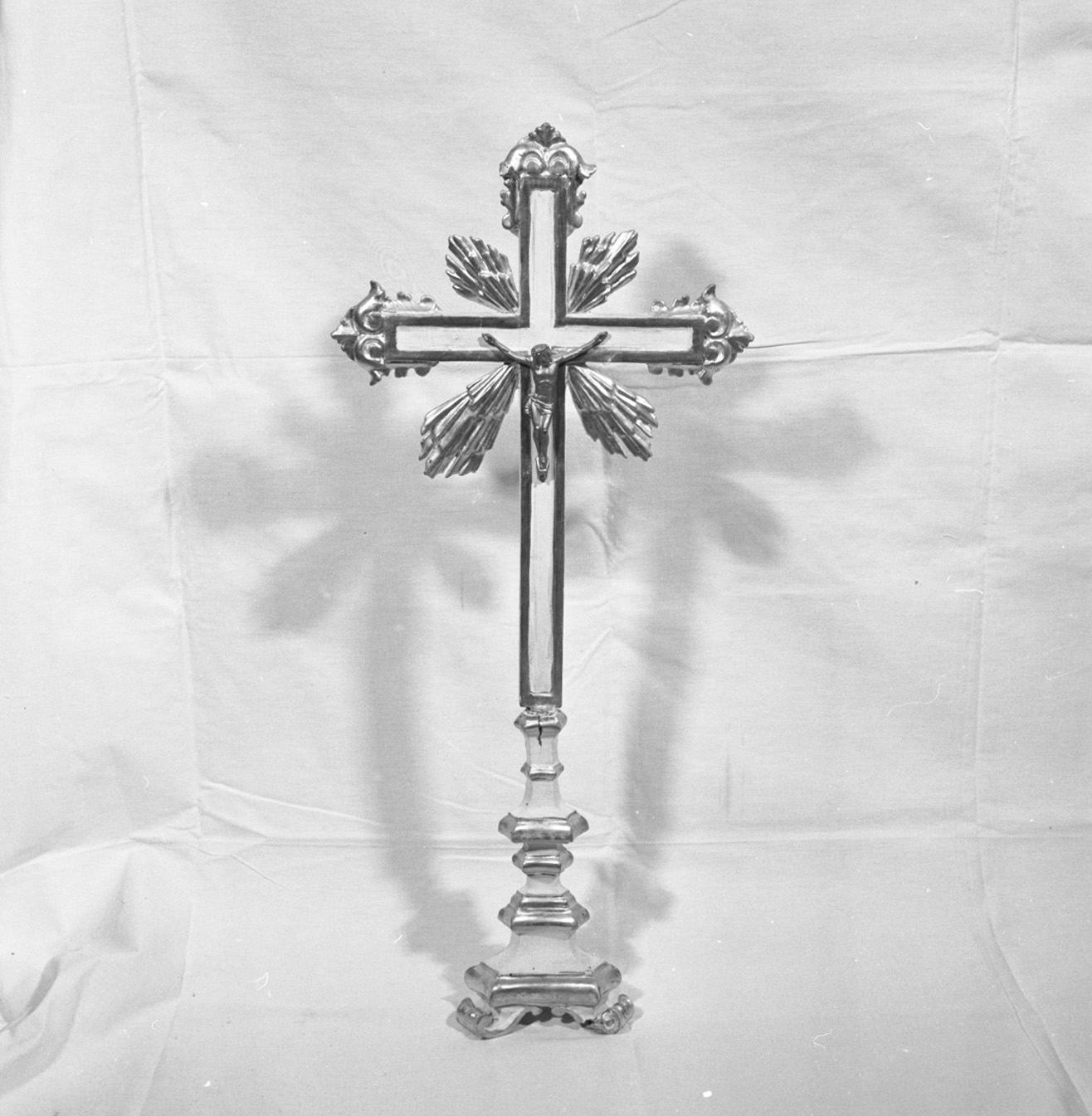 Cristo crocifisso (croce d'altare) - bottega toscana (sec. XVIII)