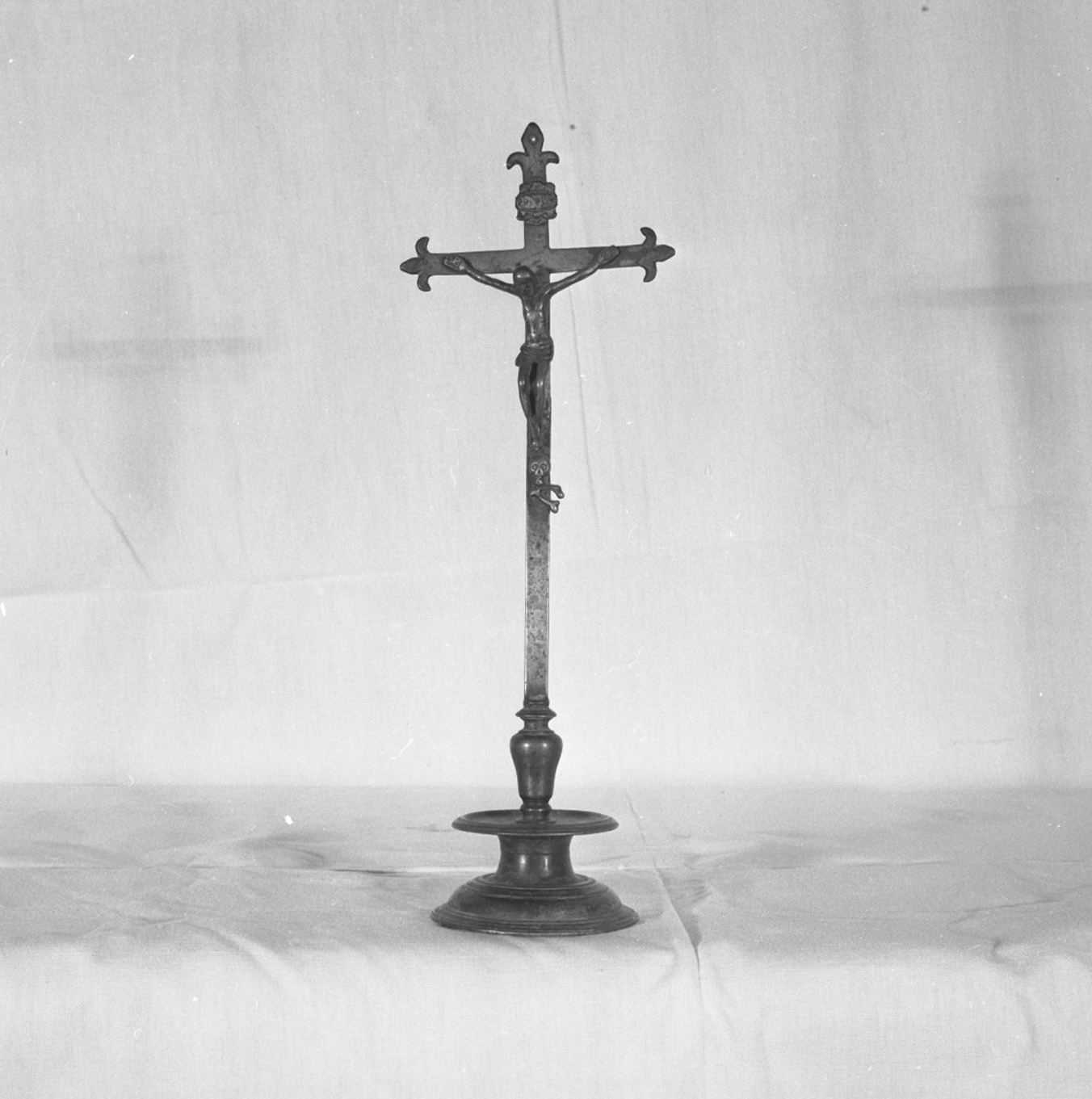 Cristo crocifisso (croce d'altare) - bottega toscana (sec. XVII)