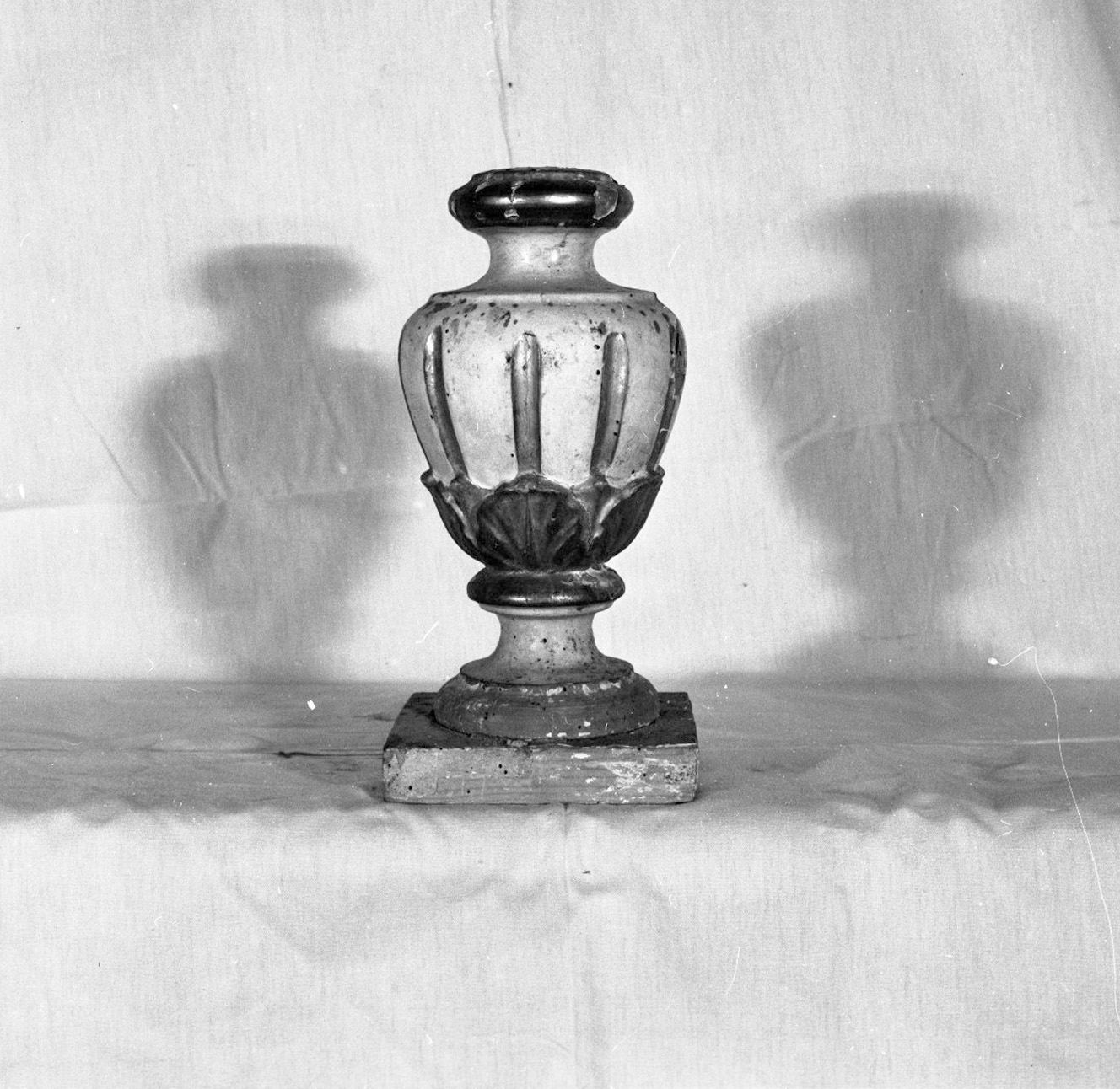 base per croce - bottega toscana (secc. XVIII/ XIX)