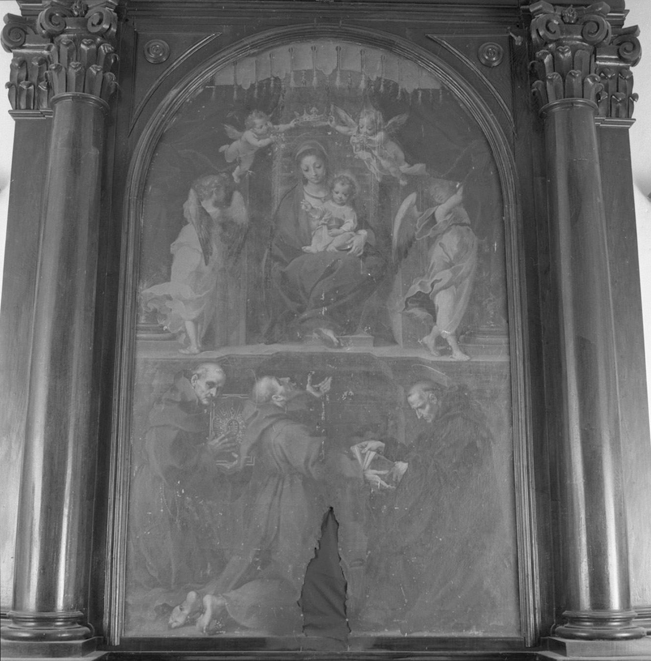 Madonna con Bambino, San Bernardino da Siena, San Francesco e San Leonardo (dipinto) di Vanni Francesco (sec. XVI)
