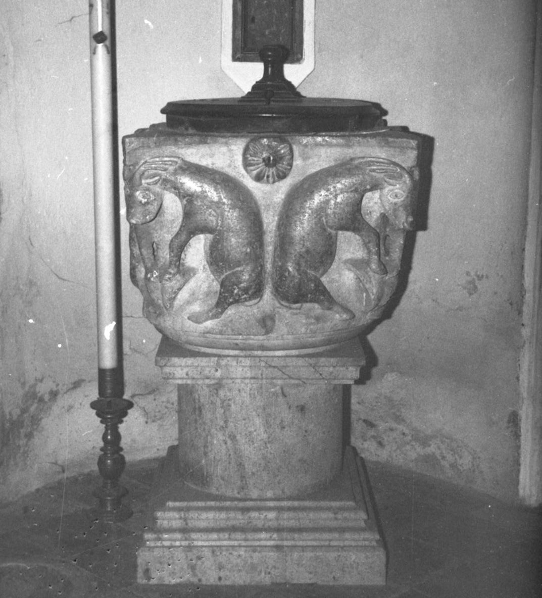 acquasantiera - bottega toscana (fine/inizio secc. XI/ XII)