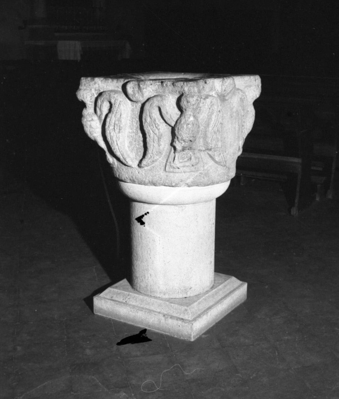 acquasantiera - bottega toscana (sec. IX)